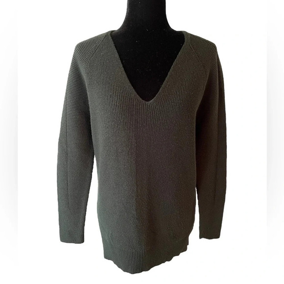 Athleta Women Black Hanover Merino Extra Fine Wool Blend V Neck Sweater Size XS - Picture 3 of 9